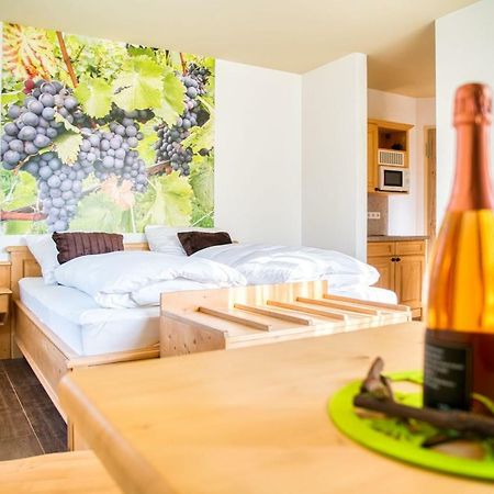 Gaestehaus Weingut Politschek Bad Friedrichshall Exterior photo